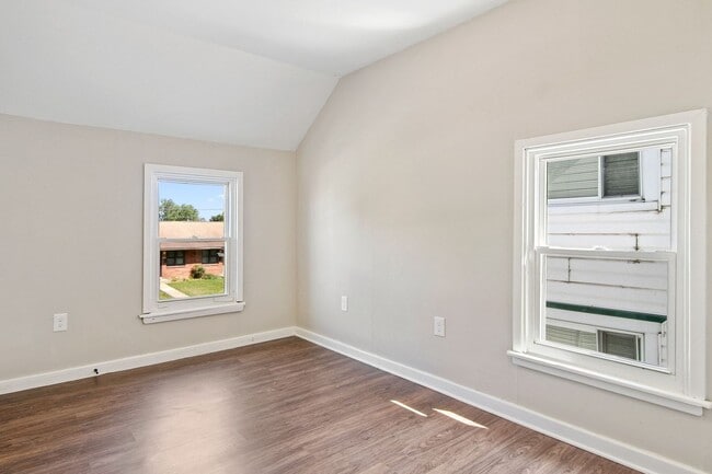 Building Photo - Coming Soon! Charming 3 Bedroom, 1.5 Bath ...