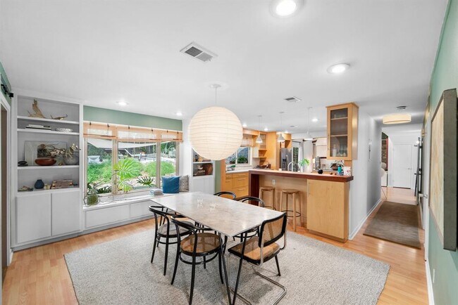 Building Photo - 2402 Rockingham Cir