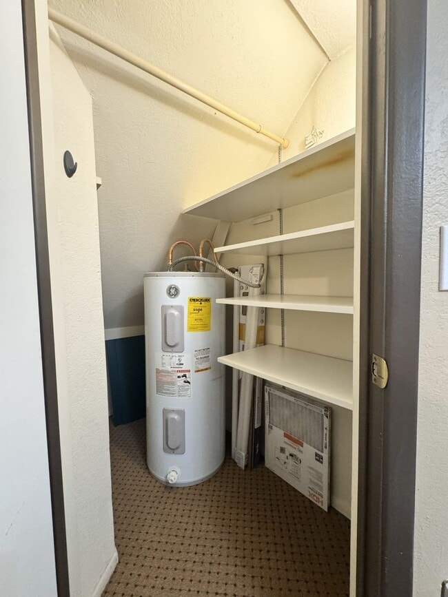 Building Photo - ***MOVE IN SPECIAL*** 2 STORY TOWNHOME WITH ATTACHED GARAGE WATER INCL