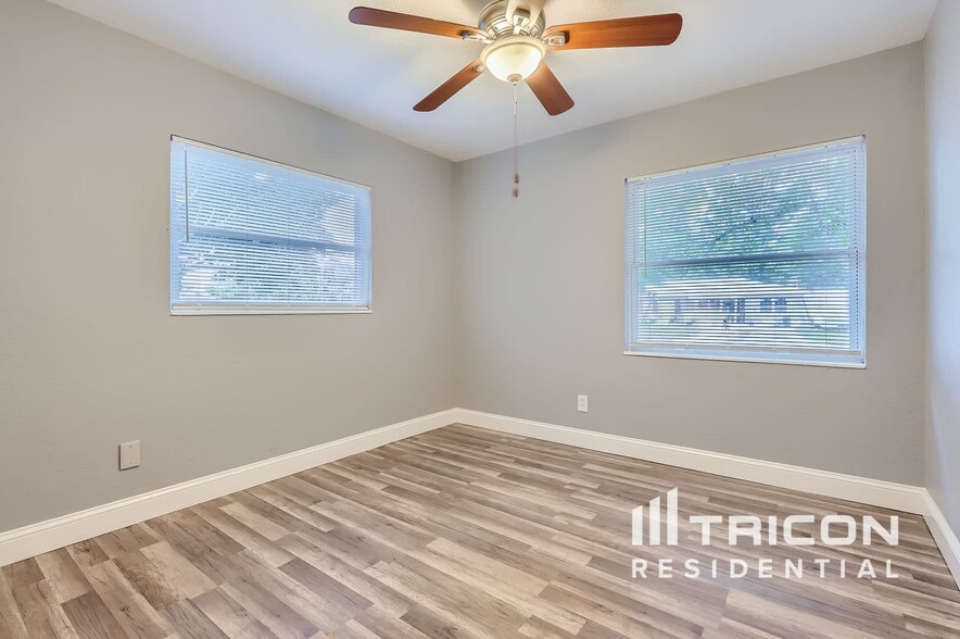 Building Photo - 131 E Virginia Ln