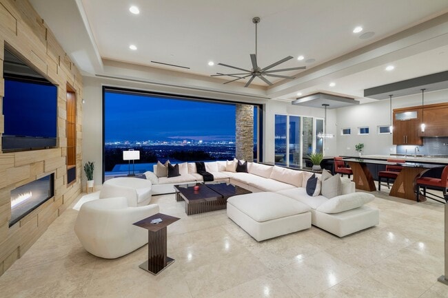 Building Photo - 675 Scenic Rim Dr