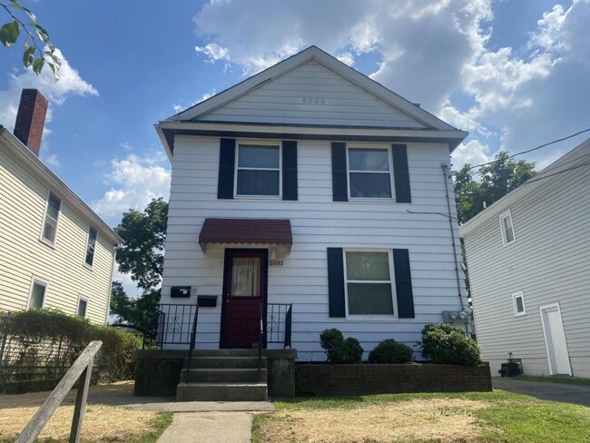 Building Photo - 2893 Markbreit Ave