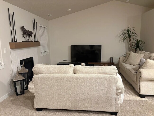 Building Photo - Garby