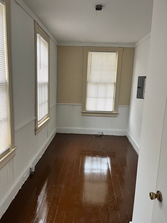Building Photo - Charming Subdivided Victorian Home