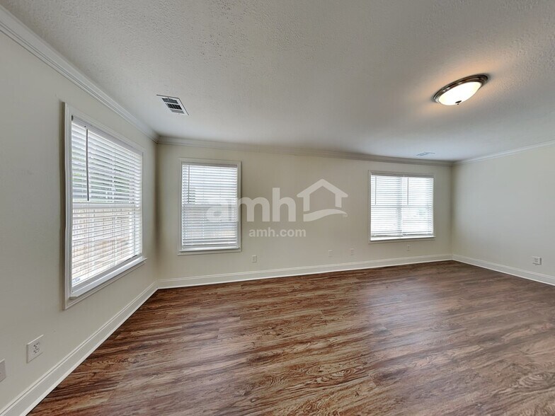 Building Photo - 22 Willow Bend Dr