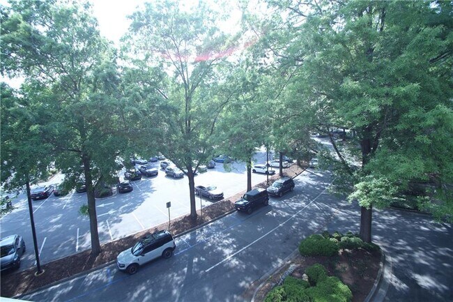 Building Photo - 11 Perimeter Center E