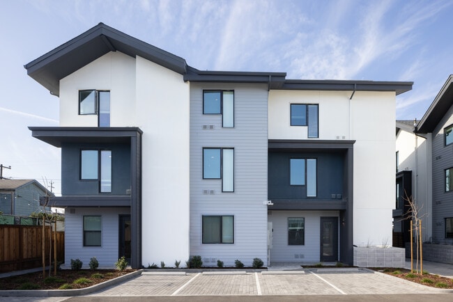 Building Photo - ArtHaus Chestnut