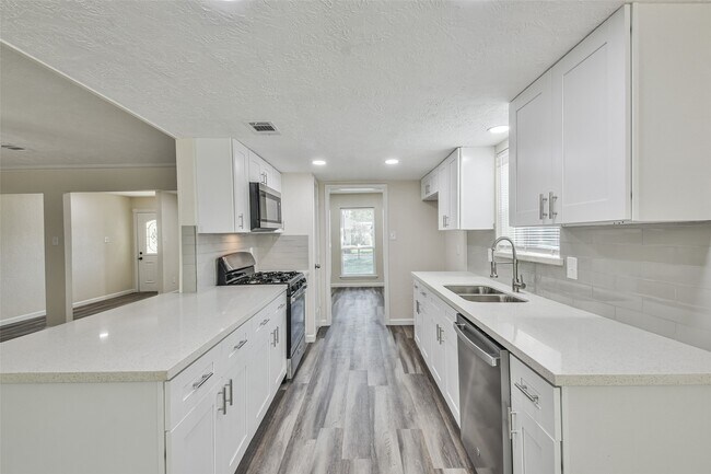 Building Photo - 12614 Dermott Dr