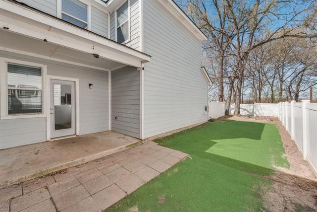 Building Photo - 9913 Lexington Dr