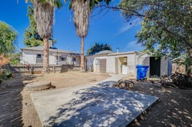 Building Photo - 627 Arvin St