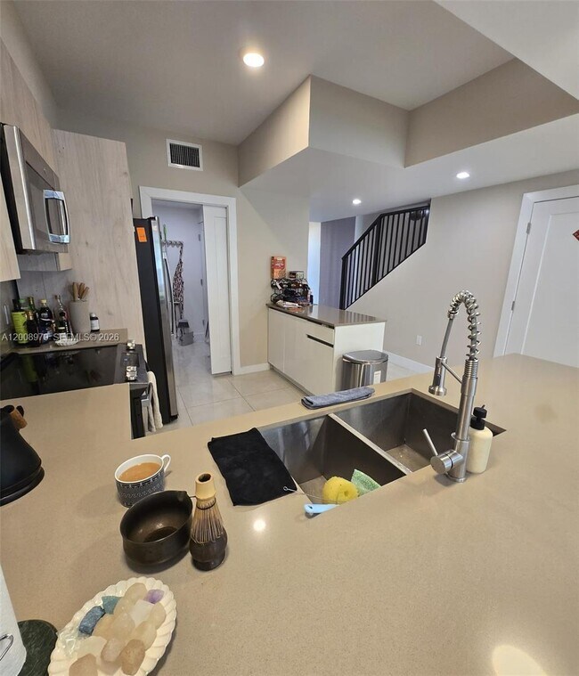 Building Photo - 5503 W Oak Wy