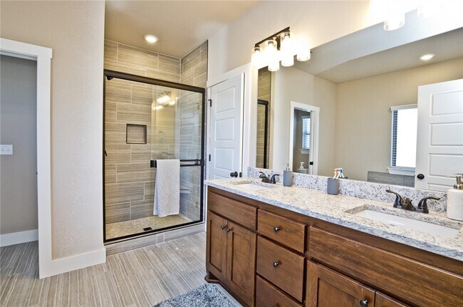 Building Photo - 2629 N Justin Dr