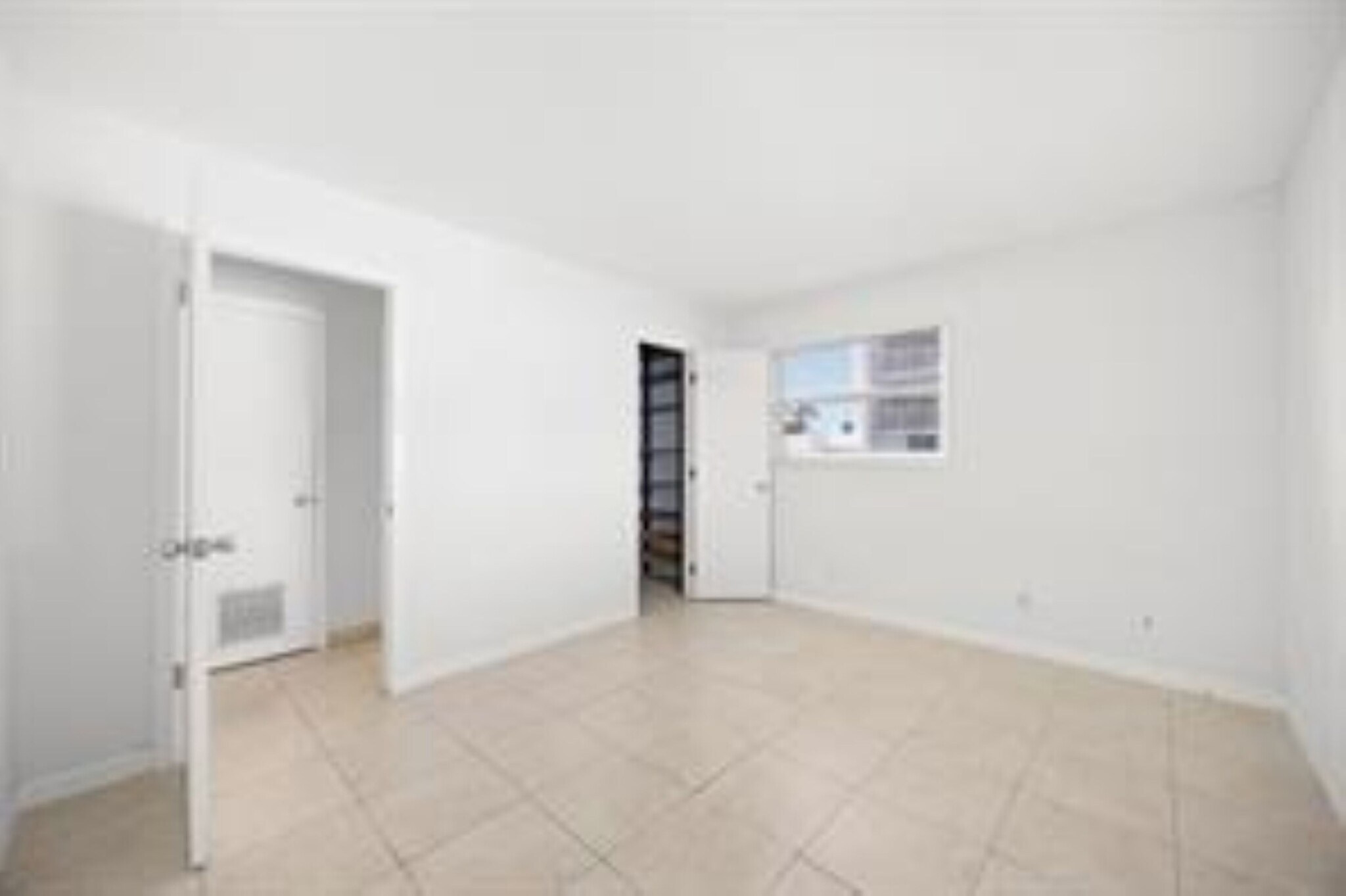 Building Photo - 2131 N Ocean Blvd