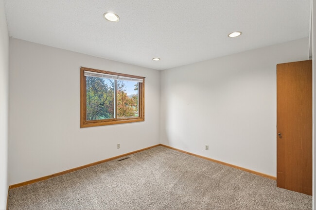 Building Photo - 14388 Fairway Dr