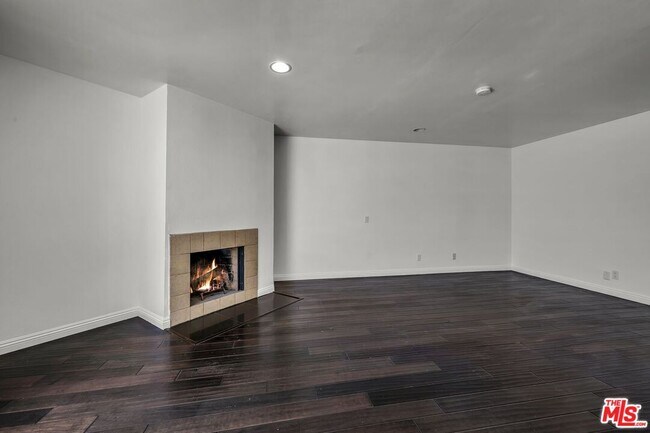 Building Photo - 7301 Vista Del Mar