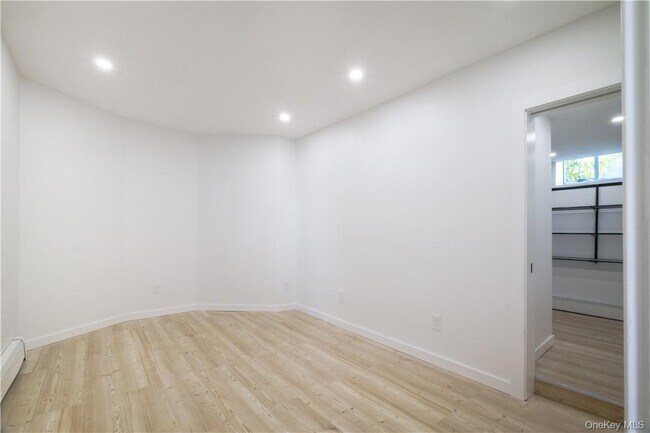 Building Photo - 594 Bellevue Ave N