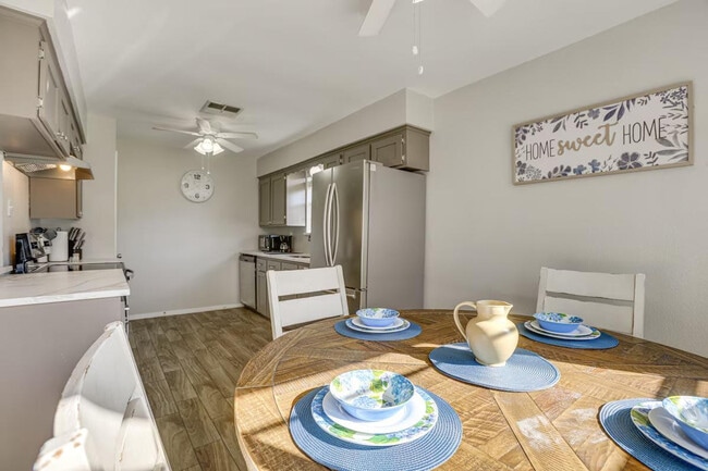 Building Photo - 8020 Botany Ln