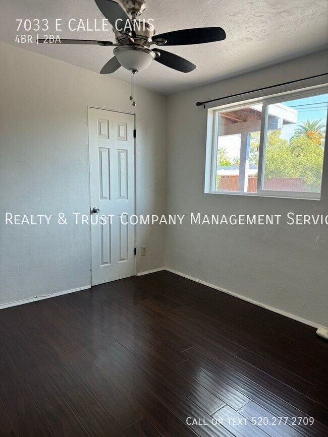 Building Photo - 7033 E Calle Canis