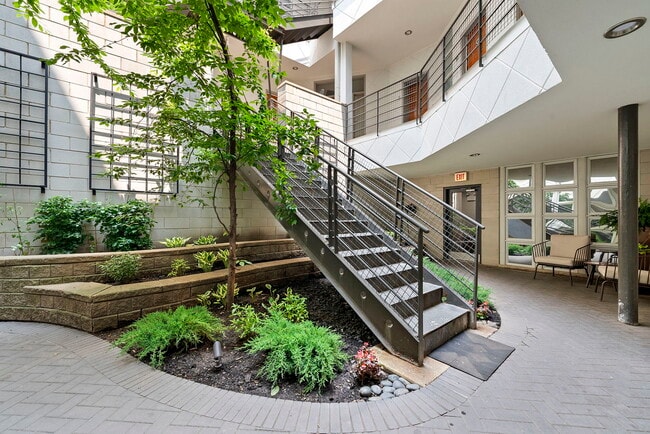 Building Photo - 2300 W Armitage Ave