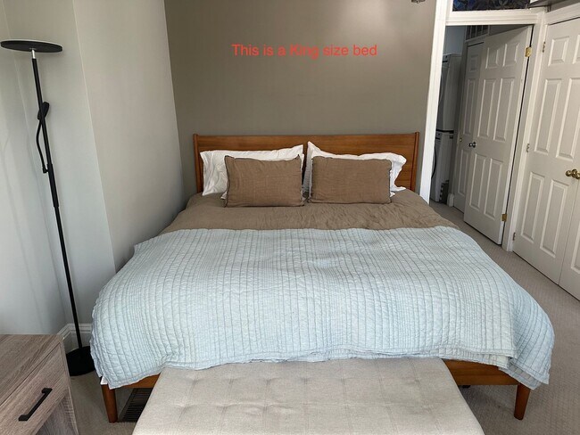 Building Photo - 2 Bedroom 1.5 Bath Condo in Shaw Neighborhood, Backyard, Recently Renovated, Fabulous Modern Feat...