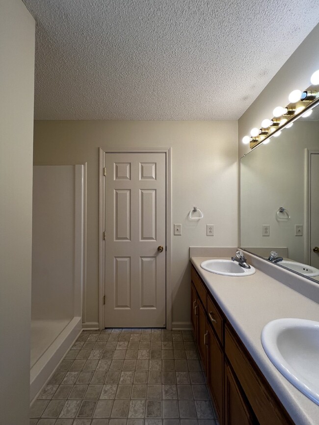Building Photo - Charming 3 Bed, 2.5 Bath Home in Clarksvil...