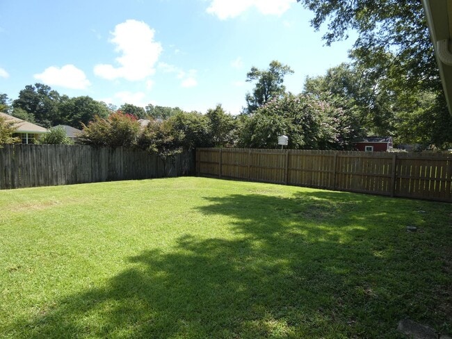 Building Photo - Spacious 4 Bed/3 Bath - Tanglewood