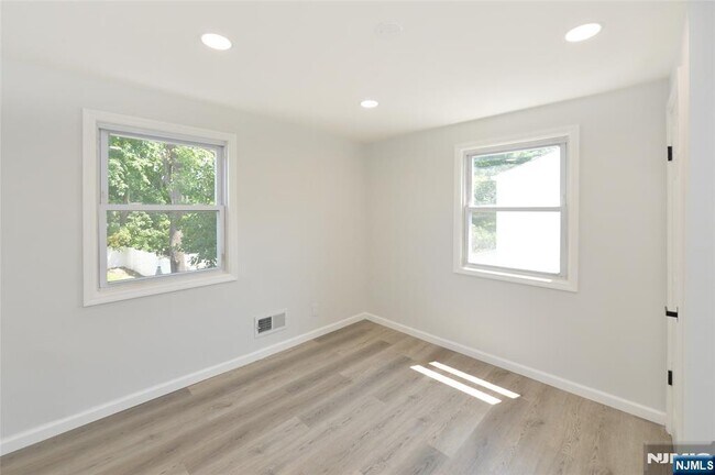 Building Photo - 19-21-21 11th St