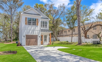 Building Photo - 208 26th Ave S