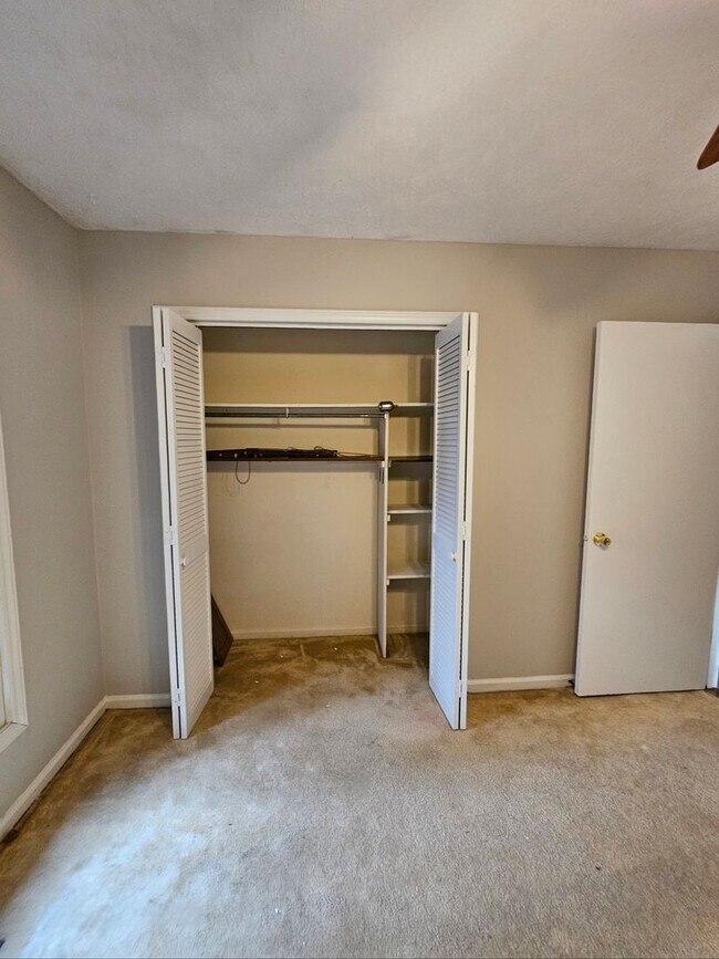 Building Photo - Charming & Spacious 3-Bed, 2-Bath Home in ...