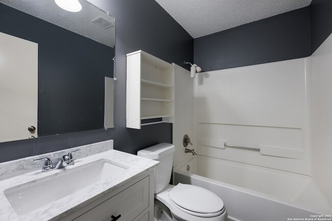 Building Photo - 15414 Legend Springs Dr