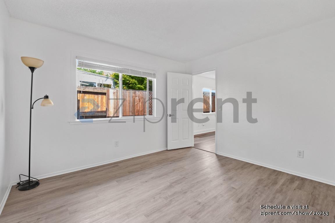 Building Photo - 127 11th St