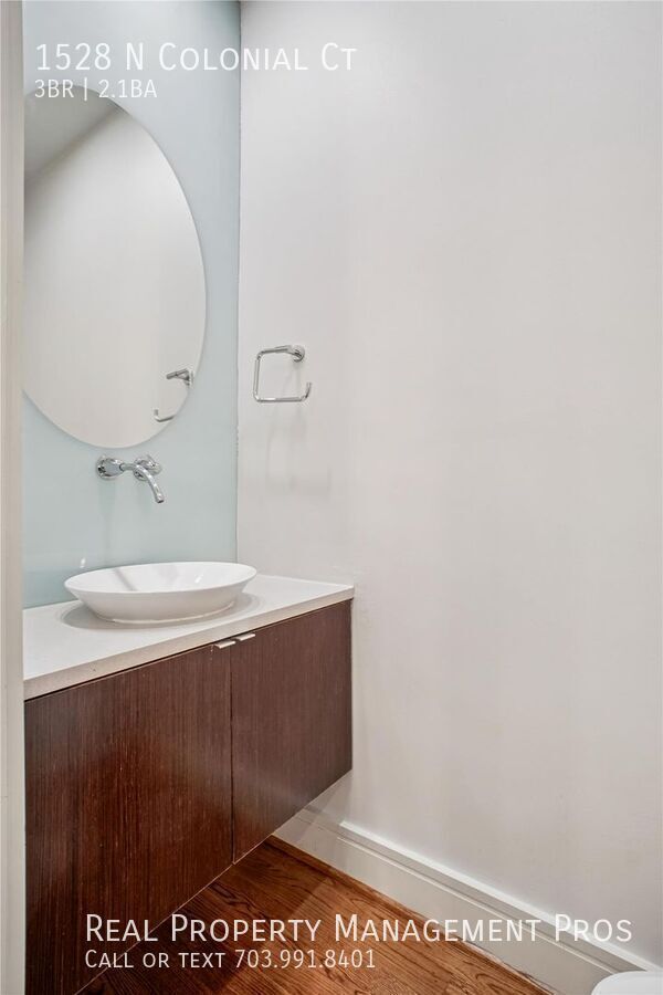 Building Photo - 1528 N Colonial Ct