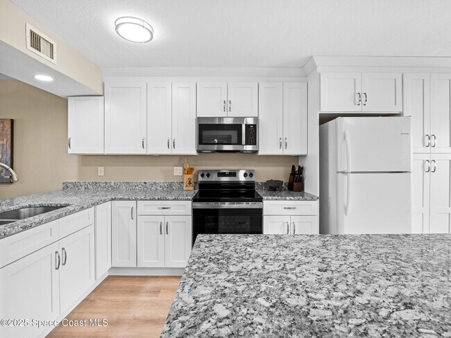 Building Photo - 190 Pinellas Ln