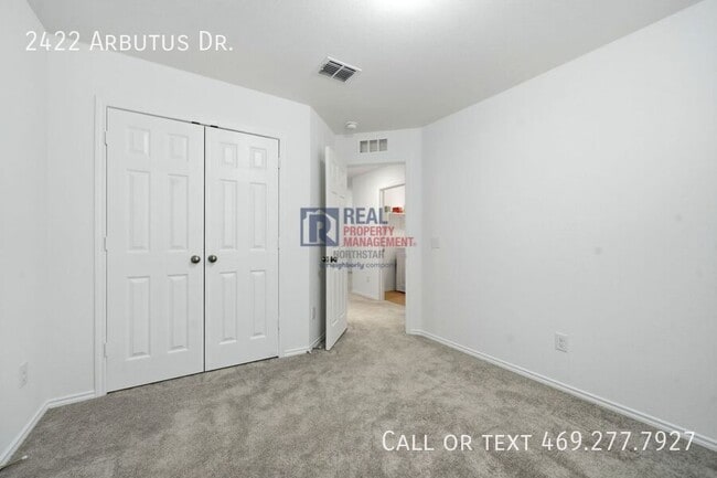 Building Photo - 2422 Arbutus Dr