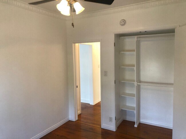 Building Photo - ******* BEAUTIFUL FRENCH NORMANDY STYLE 2BR APARTMENT *******