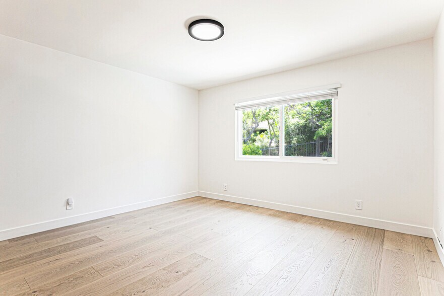 Building Photo - 3125 Emerald Isle Dr