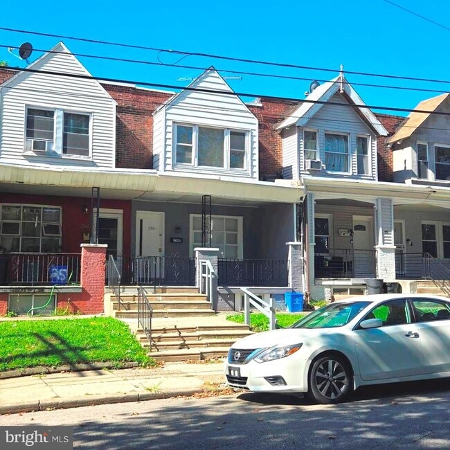 Building Photo - 2540 S 61st St