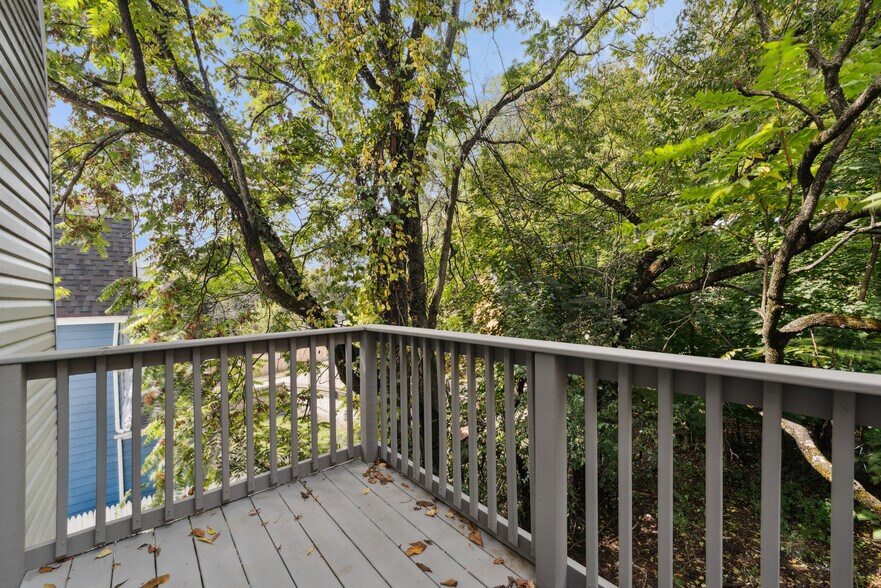 Building Photo - 305 N Graham St