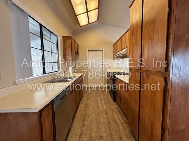 Building Photo - Cozy 3 Bed, 2 Bath - Single Story - New Pa...