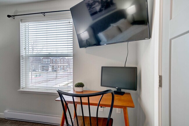 Building Photo - 360 Enterprise Blvd