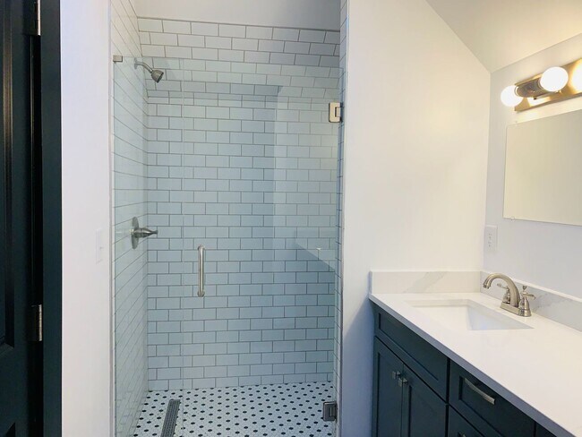 Building Photo - 3 Bedroom 2.5 Bath Just Steps from Franklin Park!!