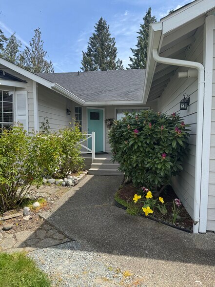 Building Photo - 424 S 29th Pl