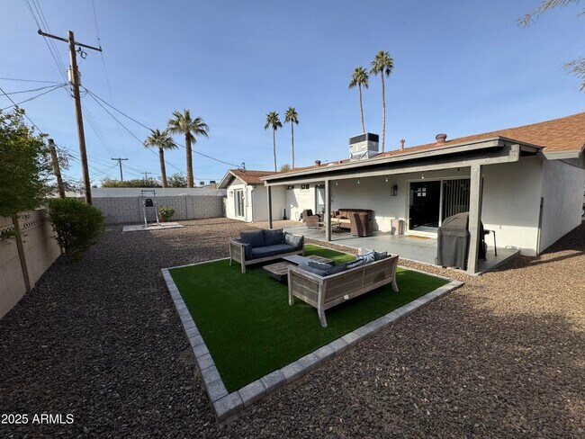 Building Photo - 8507 E Bonnie Rose Ave