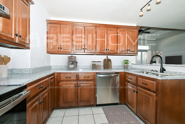 Building Photo - 3813 Crail Dr