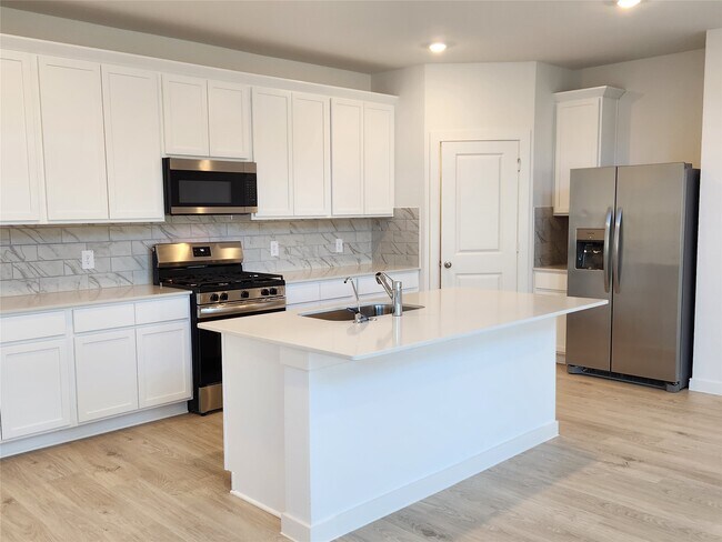 Building Photo - 30622 Wicklow Gdns Dr