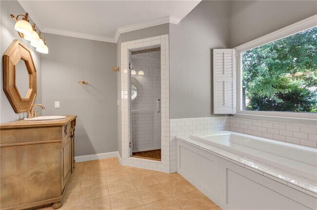 Building Photo - 185 Glenclairn Ct