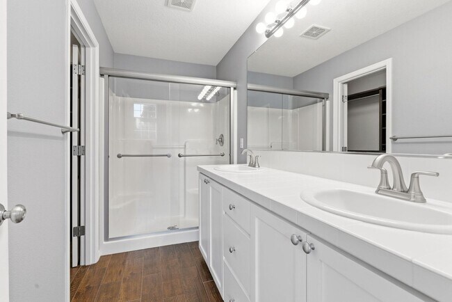 Building Photo - 17208 SW Pleasanton Ln