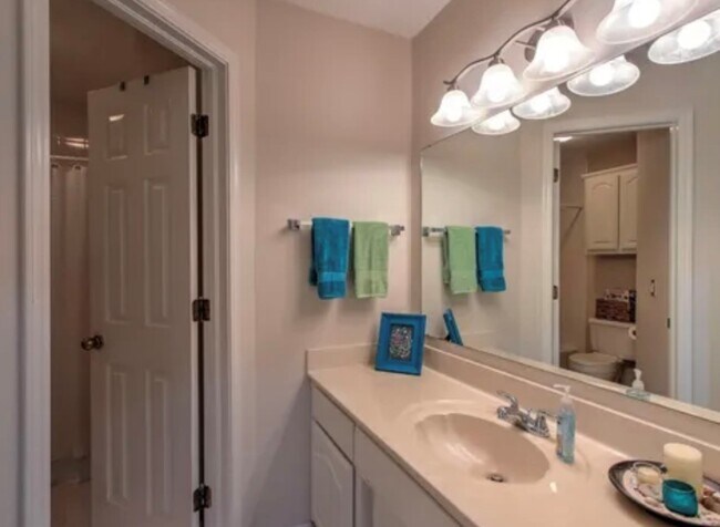 Building Photo - 4009 E 88th St