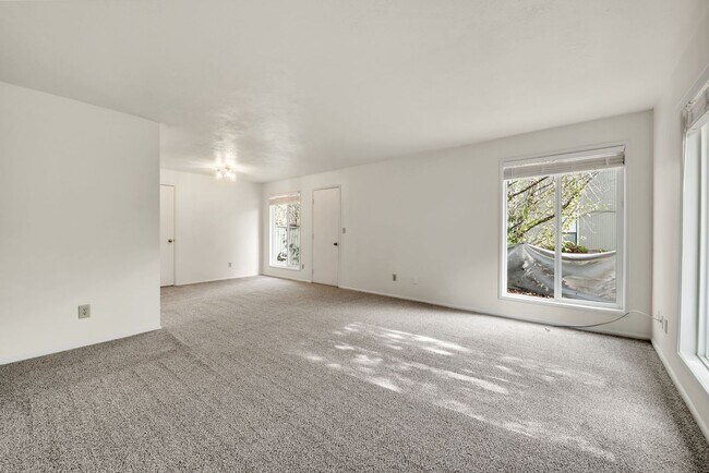 Building Photo - 1628-1628 Madras St SE