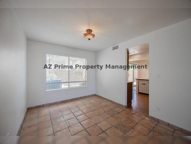 Building Photo - 489 W Carmen St